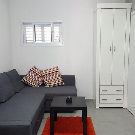 Studio Masaryk Apartment Bat Yam Eksteriør billede