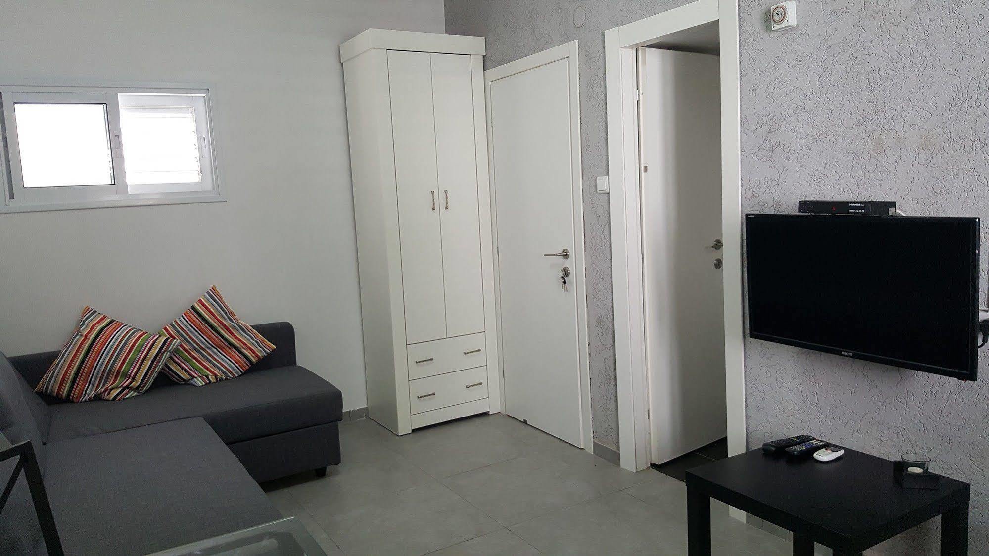 Studio Masaryk Apartment Bat Yam Eksteriør billede