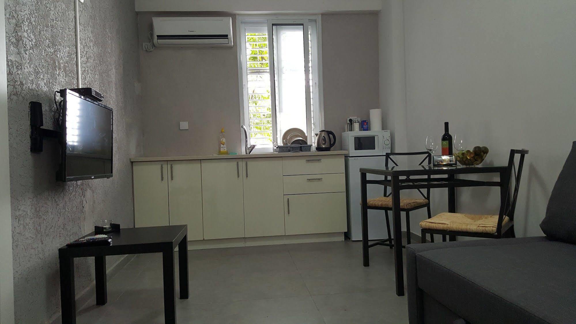 Studio Masaryk Apartment Bat Yam Eksteriør billede